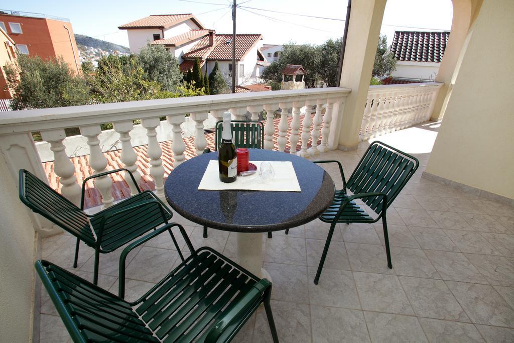 Apartments Villa Macola Trogir Exterior foto