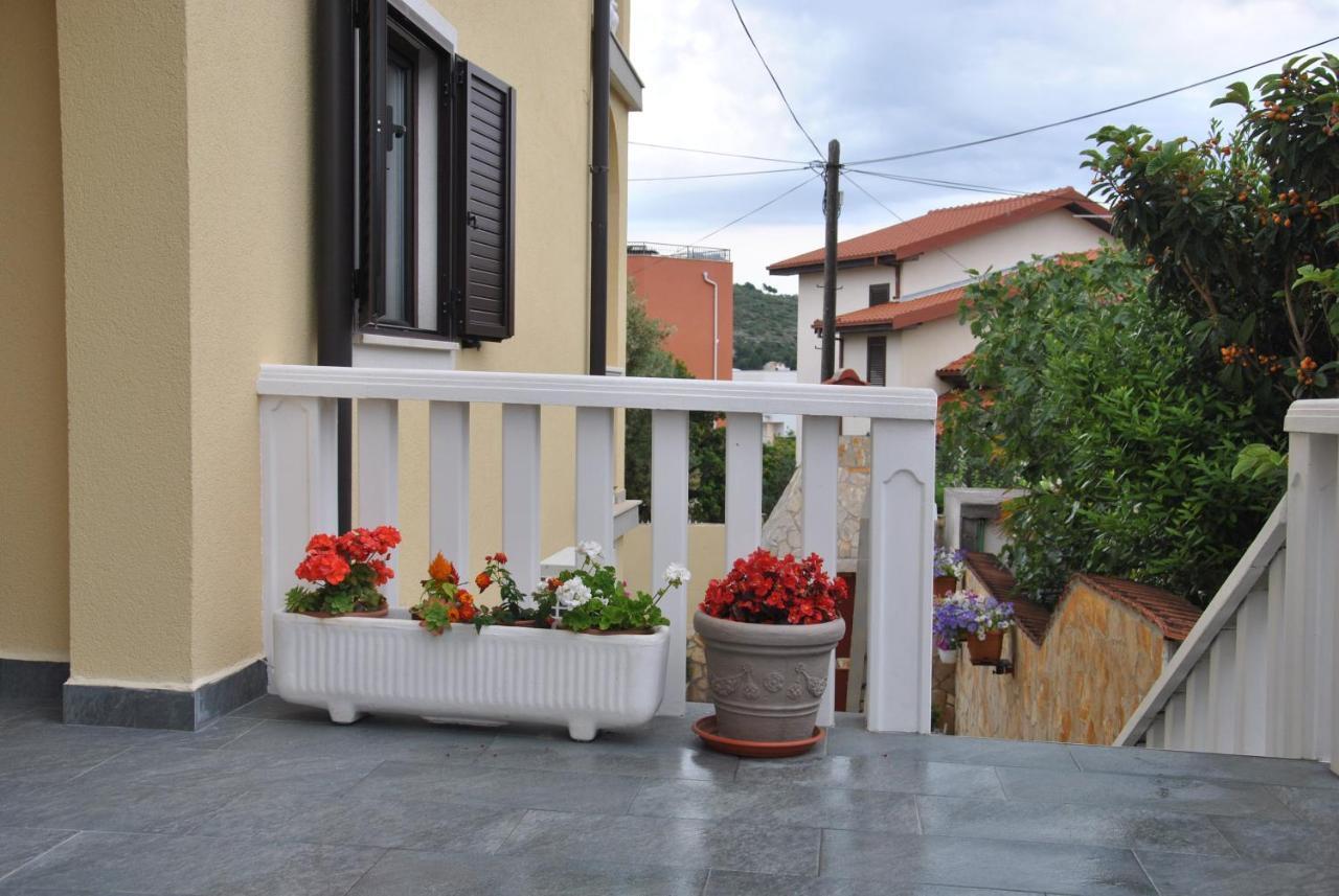 Apartments Villa Macola Trogir Exterior foto